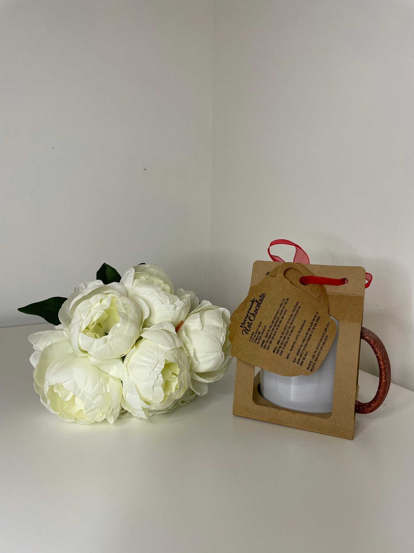 Mug Gift Holder, Great Gift Holder for all your Personalise Mugs, Comes with a Real Hot Chocolate Recipe Tag