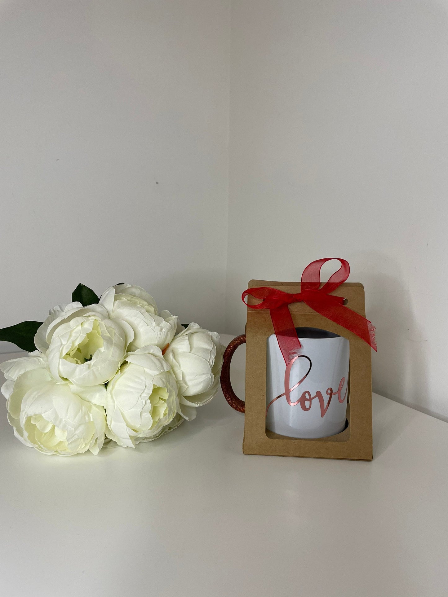 Mug Gift Holder, Great Gift Holder for all your Personalise Mugs, Comes with a Real Hot Chocolate Recipe Tag